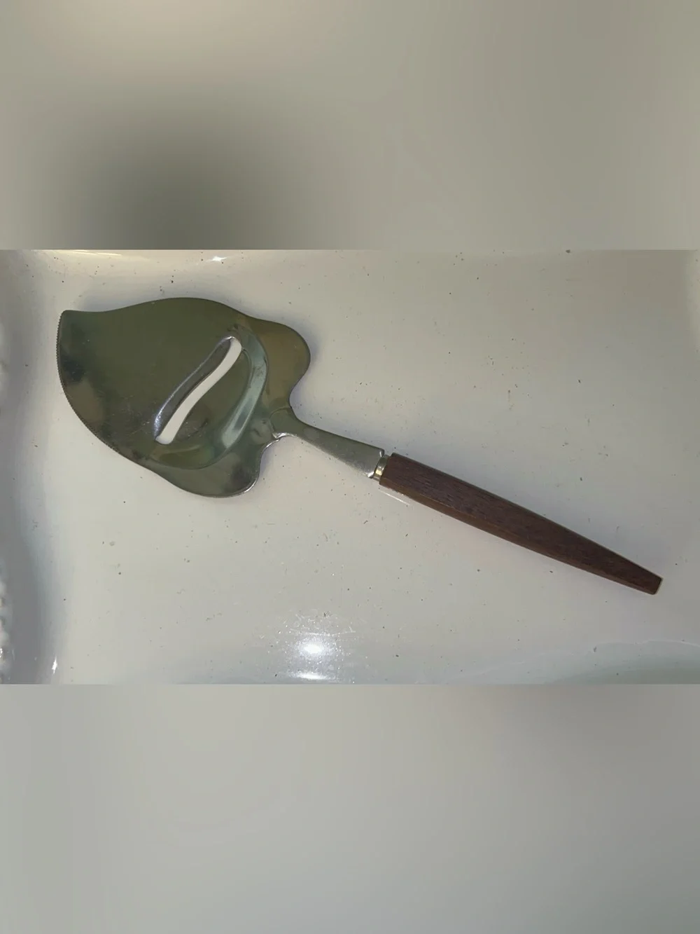 Vintage mid-century leaf-shaped cheese slicer